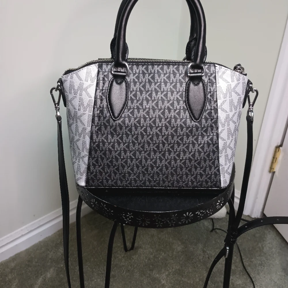 Michael Kors Sienna Medium Two-Tone GraphicLogo Messenger Bag - Picture 6 of 8